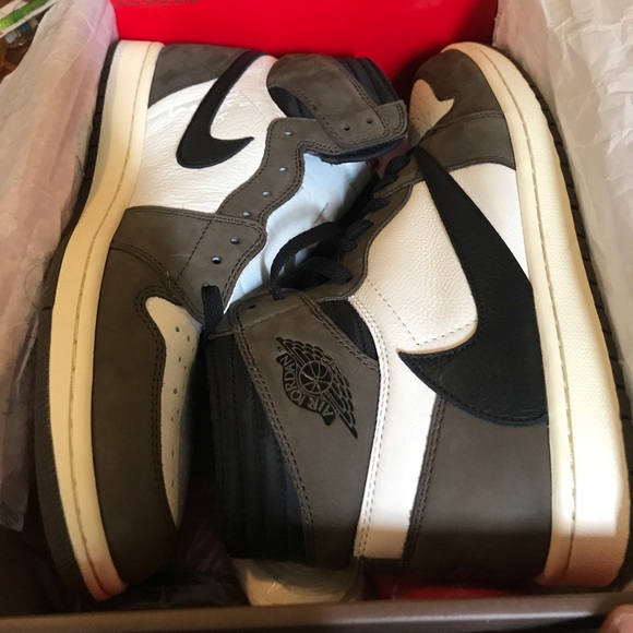 Travis Scott Jordan 1 - Picture 1 of 7